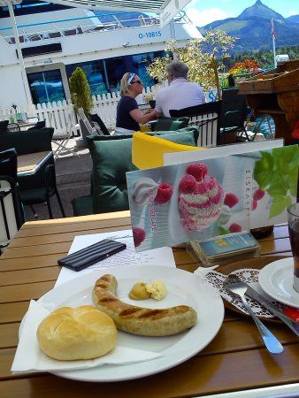 Lillis Seecafe
