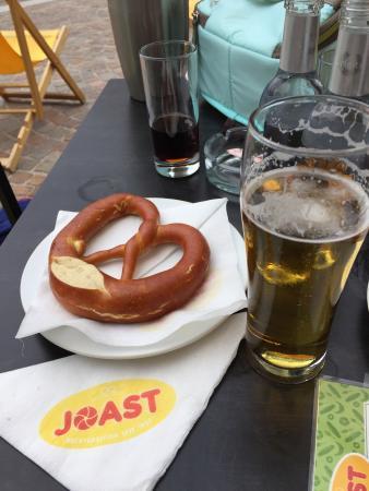 Cafe & Bakery & Patisserie Joast
